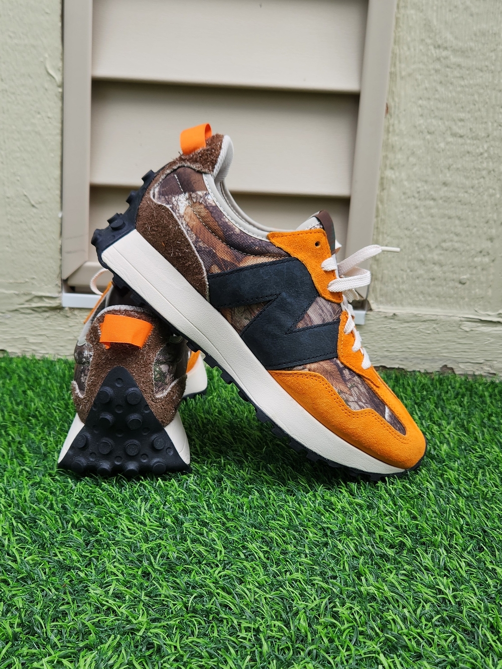 New Balance 327 Atmos Realtree Men's Size 9 Orange Camo Suede Sneakers MS327ART